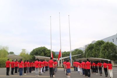 迎国庆 铭初心 九州酷游医药举行国庆升旗宣誓仪式